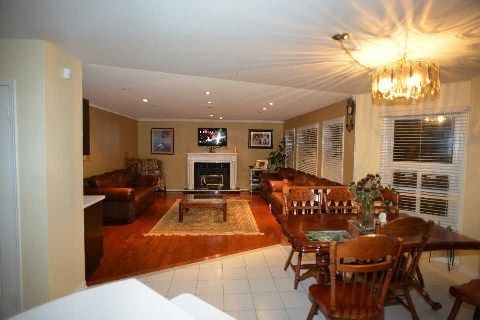 45 Livingston Dr, Caledon, L7C1A1 | Image 2