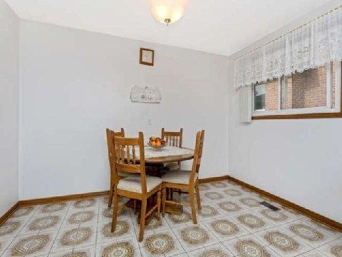 3 Pottery Cres, Brampton, L6S3S2 | Image 3