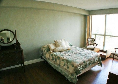 526 - 2267 Lake Shore Blvd W, Toronto, M8V3X2 | Image 3