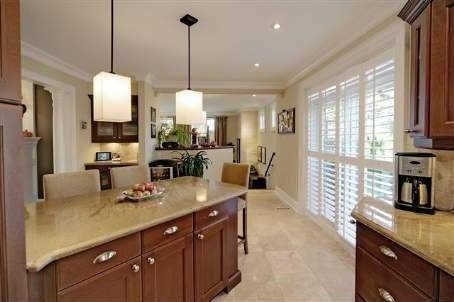 1522 Glenhill Cres, Mississauga, L5H3C5 | Image 2