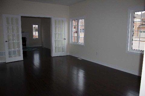 1 Elmcrest Dr, Brampton, L6Y5T7 | Image 2