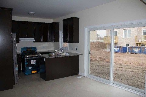 1 Elmcrest Dr, Brampton, L6Y5T7 | Image 3