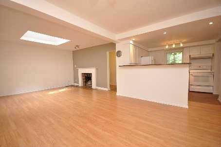 322 Indian Valley Tr, Mississauga, L5G2K8 | Image 2