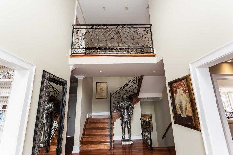 2489 Olinda Crt, Mississauga, L5C4P5 | Image 3