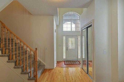 937 Ledbury Cres, Mississauga, L5V2R3 | Image 3