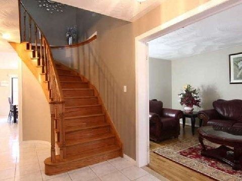 35 Kirk Dr, Brampton, L6X4E6 | Image 2