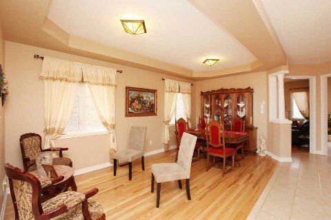 20 Strathdale Rd, Brampton, L6P2Y1 | Image 2