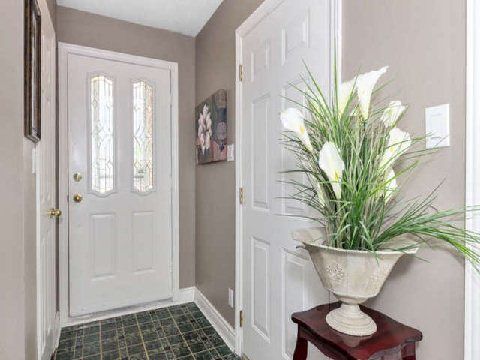 68 Elgin Dr, Brampton, L6Y1A8 | Image 3