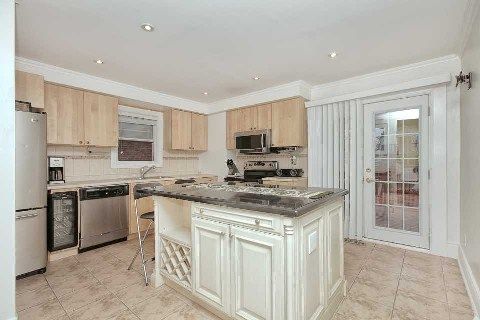 Detached House sold at 32 Beechwood Avenue, Toronto, Rockcliffe-Smythe, M6N4T1 - MLS: W2946713