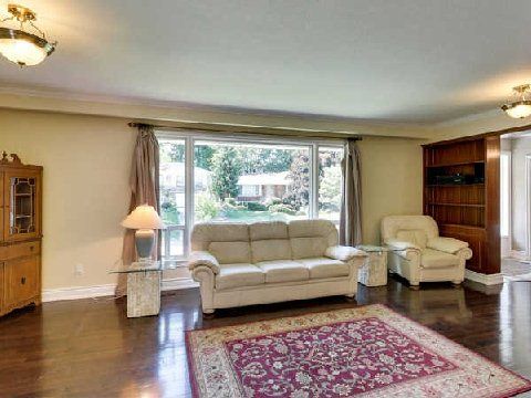 7 Woodvalley Dr, Toronto, M9A4H2 | Image 2