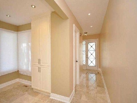 395 Maidstone Cres, Oakville, L6M1C1 | Image 3