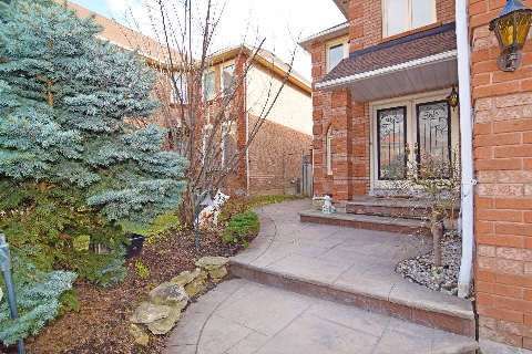 5237 Floral Hill Cres, Mississauga, L5V1V4 | Image 2