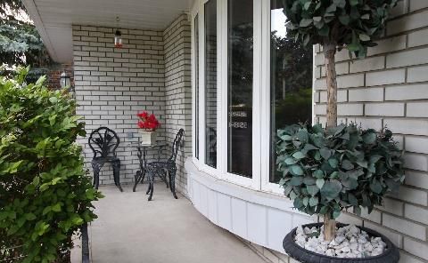 1195 Chada Ave, Mississauga, L5C1P8 | Image 2