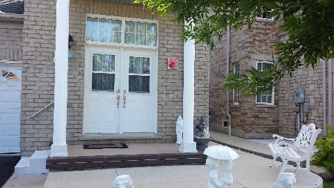 126 Edenbrook Hill Dr, Brampton, L7A2R2 | Image 2