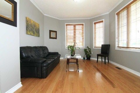 1090 Trudeau Dr, Milton, L9T 0A3 | Image 2