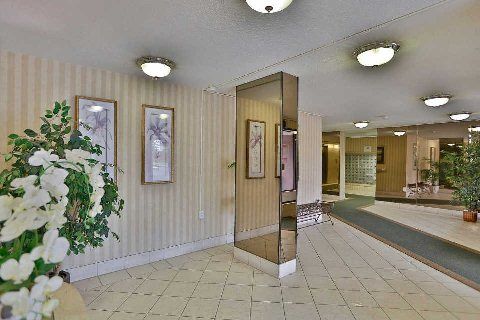 2005 - 18 Knightsbridge Rd, Brampton, L6T3X5 | Image 2