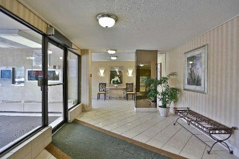 2005 - 18 Knightsbridge Rd, Brampton, L6T3X5 | Image 3