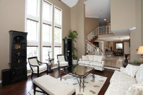 2064 Almira Crt, Mississauga, L5H4A5 | Image 2