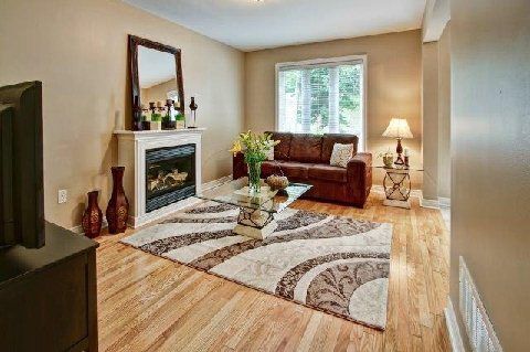 1051 Caven St, Mississauga, L5G4J3 | Image 2