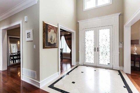 2489 Olinda Crt, Mississauga, L5C4P5 | Image 2