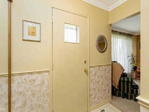 42 Flamingo Cres, Brampton, L6T2G5 | Image 2