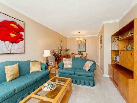 42 Flamingo Cres, Brampton, L6T2G5 | Image 3