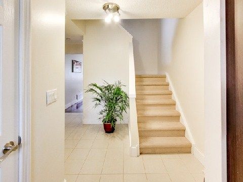 54 Royal Palm Dr, Brampton, L6Z1P6 | Image 2