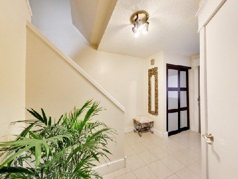 54 Royal Palm Dr, Brampton, L6Z1P6 | Image 3