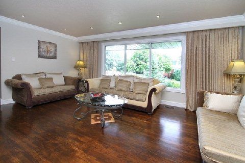 2078 Stanfield Rd, Mississauga, L4Y1R5 | Image 3