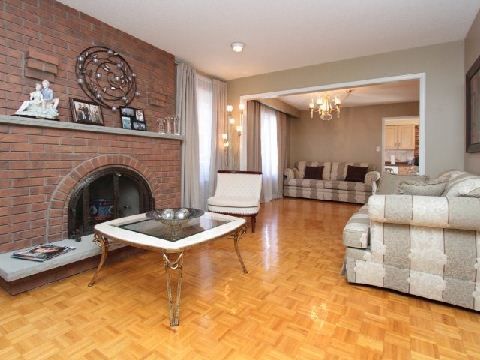 4302 Highgate Cres, Mississauga, L4W3H2 | Image 3