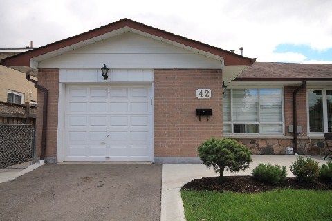 42 Wilton Dr, Brampton, L6W3A1 | Image 2
