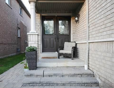 626 Wildgrass Rd, Mississauga, L5B 4J1 | Image 2