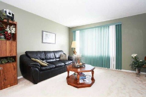 91 Bruce Beer Dr, Brampton, L6V2Z7 | Image 2