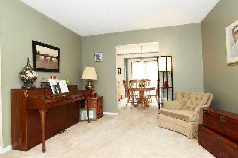 91 Bruce Beer Dr, Brampton, L6V2Z7 | Image 3