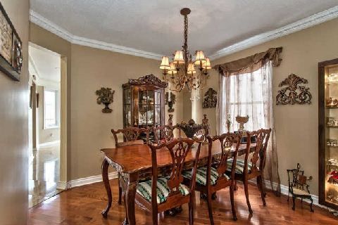 584 Four Winds Way, Mississauga, L5R3M4 | Image 3