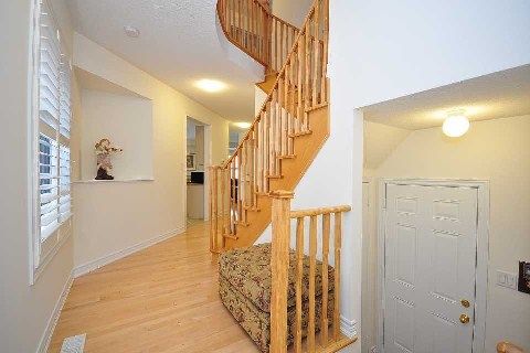 54 Iceland Poppy Tr, Brampton, L7A0M9 | Image 2