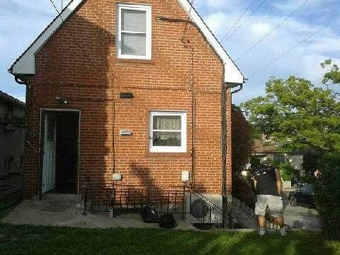 438 Silverthorn Ave, Toronto, M6M3H5 | Image 2