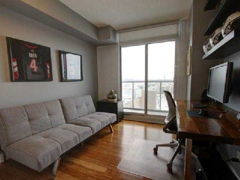 809 - 1940 Ironstone Dr, Burlington, L7L 5V3 | Image 2