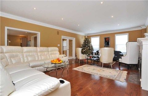 3248 Barchester Crt, Mississauga, L5L5Z1 | Image 2