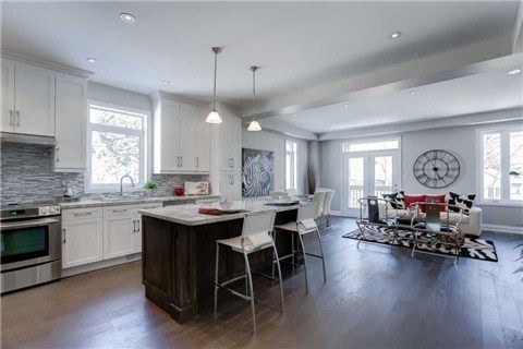 1067 Shaw Dr, Mississauga, L5G3Z3 | Image 2