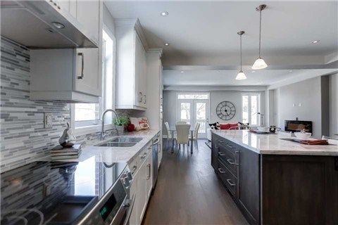 1067 Shaw Dr, Mississauga, L5G3Z3 | Image 3