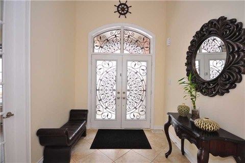 34 Cannington Cres, Brampton, L6X2Y5 | Image 2