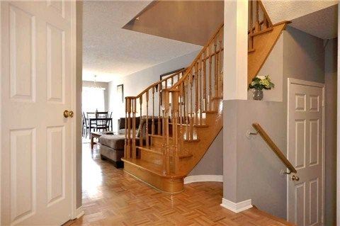 269 Pressed Brick Dr, Brampton, L6V4L2 | Image 3