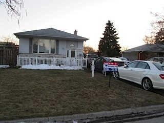 9 Ridgetop Ave, Brampton, L6X1Z6 | Image 2