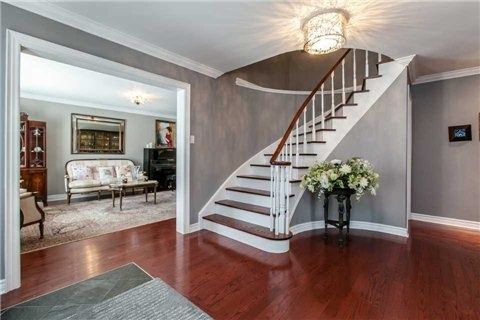 131 Castle Cres, Oakville, L6J5H4 | Image 3