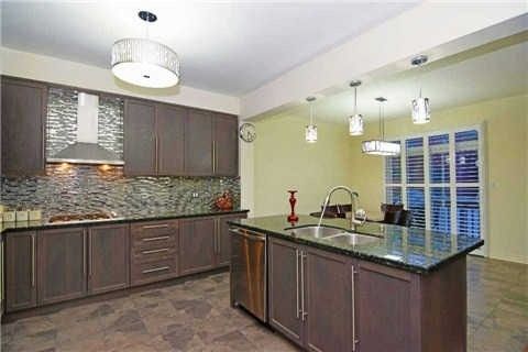 220 Castle Oaks Crossing, Brampton, L6P3X2 | Image 2