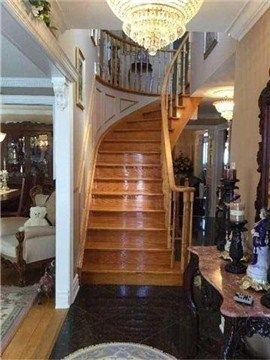 1311 Underwood Dr, Mississauga, L4W3M9 | Image 2