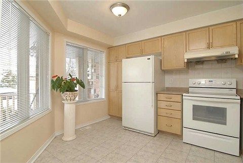 5320 Bushelgrove Circ, Mississauga, L5M6C6 | Image 2