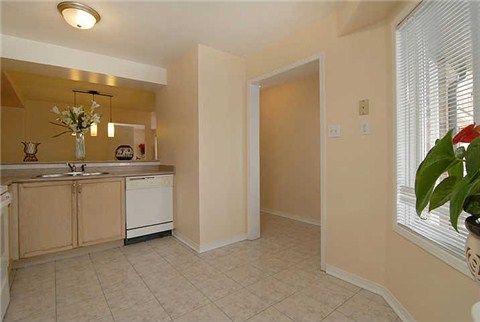 5320 Bushelgrove Circ, Mississauga, L5M6C6 | Image 3