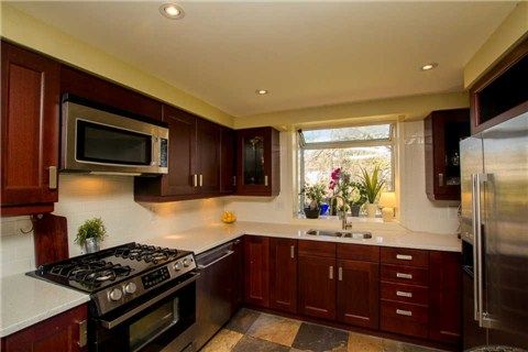 5 Pine Ridge Lane, Brampton, L6W1G6 | Image 3